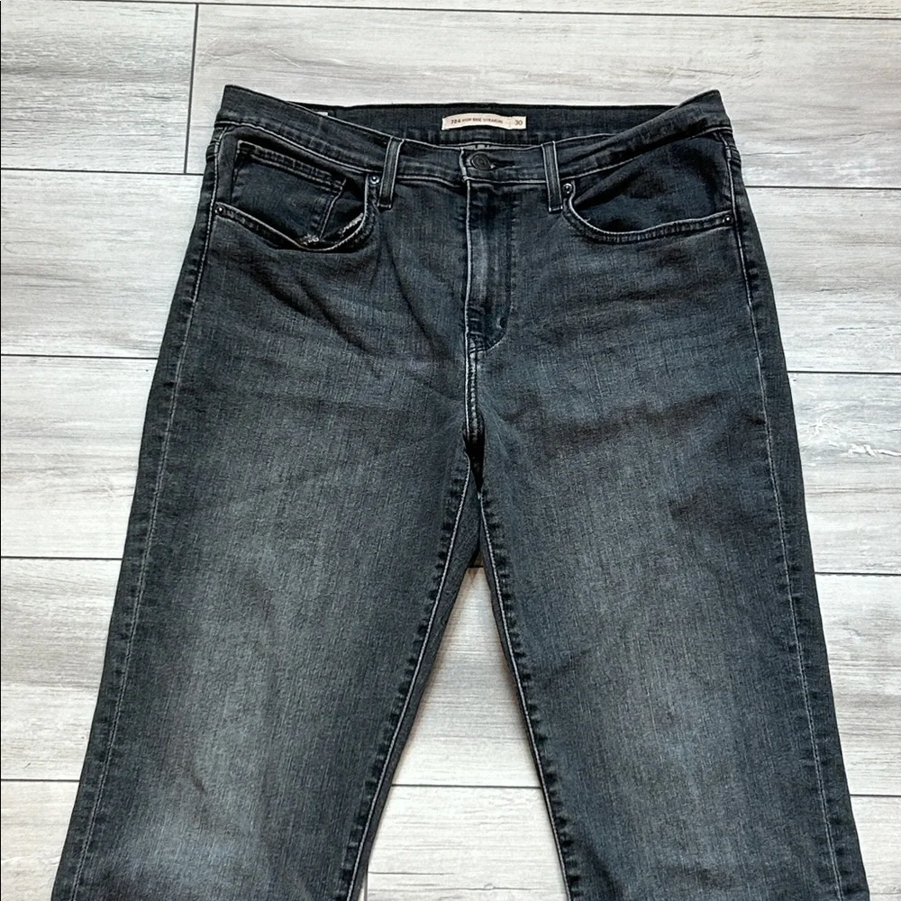 Levi's Premium 724 high rise straight leg jeans in black size 30